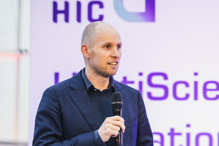 Loet Rummenie licht samenwerking toe